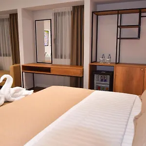 **** Hotel 313 Center Albania